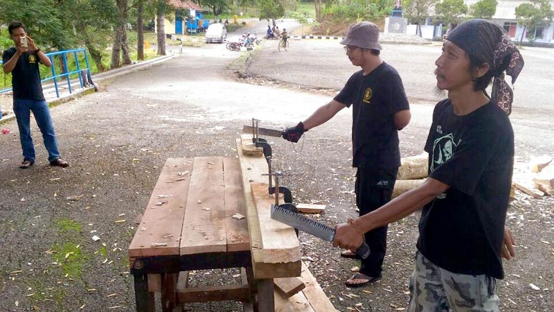 Mengenal Komunitas Pecinta Pisau Asgardian Penginyongan