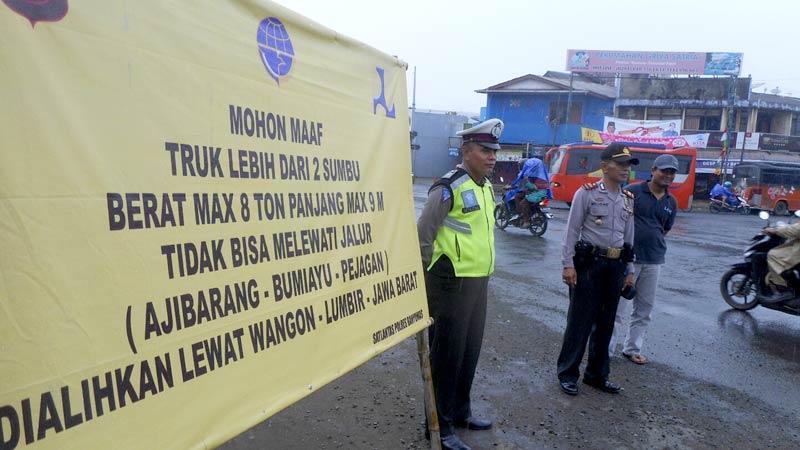 Dilarang Melintas Ajibarang-Brebes, Kendaraan Lebih Dari Dua Sumbu Dialihkan