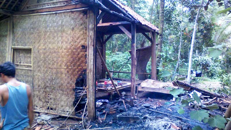 Habis Masak Air, Rumah Nalem Terbakar