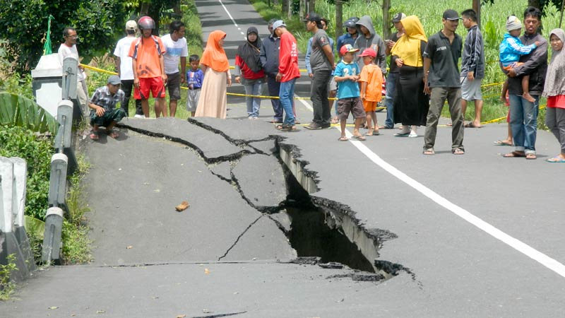 Satu Sisi Jembatan Kuning Karanganyar-Kertanegara Akan Dibuka