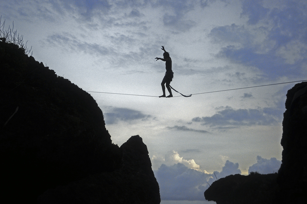 Olahraga Slackline yang Menantang dan Butuh Nyali Tinggi