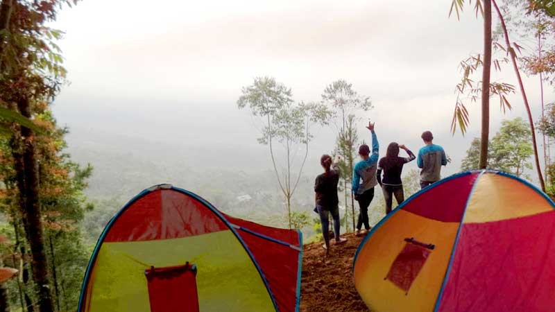 Menikmati Sunrise di Bukit Si Petung