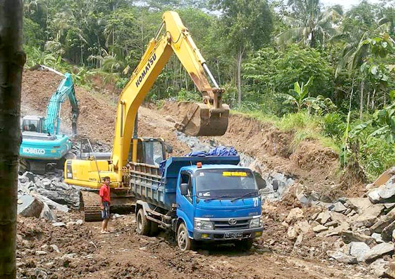 Khawatir Picu Longsor, Warga Keluhkan Penambangan Batu di Gumelar Banyumas