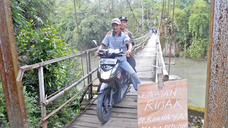 Bupati Banyumas Tinjau Jembatan Kracak