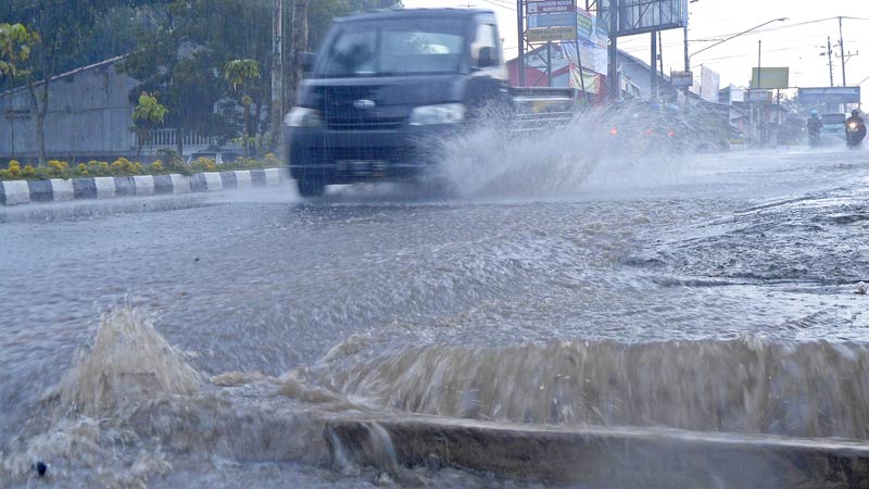 Drainase buruk, Jalan Utama Purwokerto-Ajibarang Tergenang