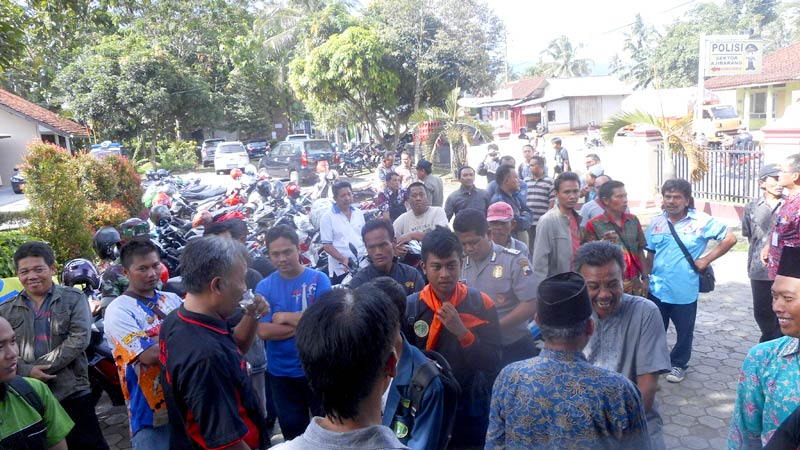 Dua Pengikut Damiri Menjadi Pengajar di Sekolah, Warga Karangbawang Siap Kembali Gelar Aksi