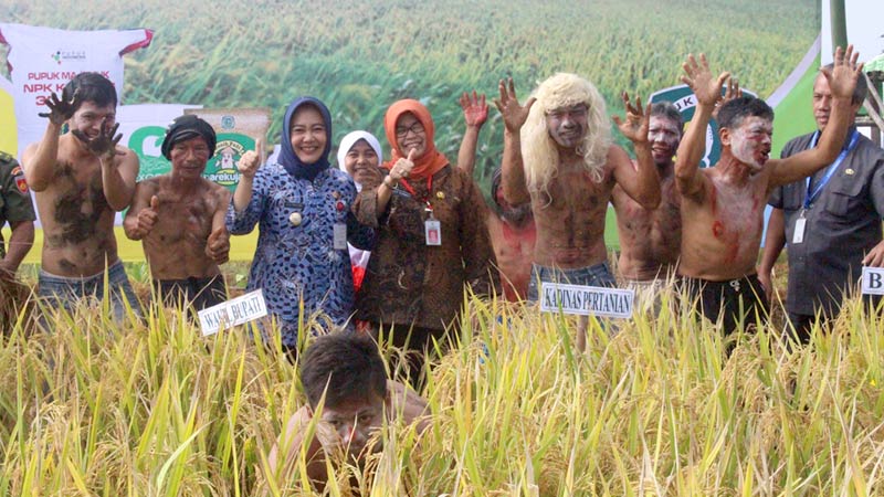 Melihat Aksi Teatrikal Kelompok Tani Ngudi Karya Desa Sidakangen