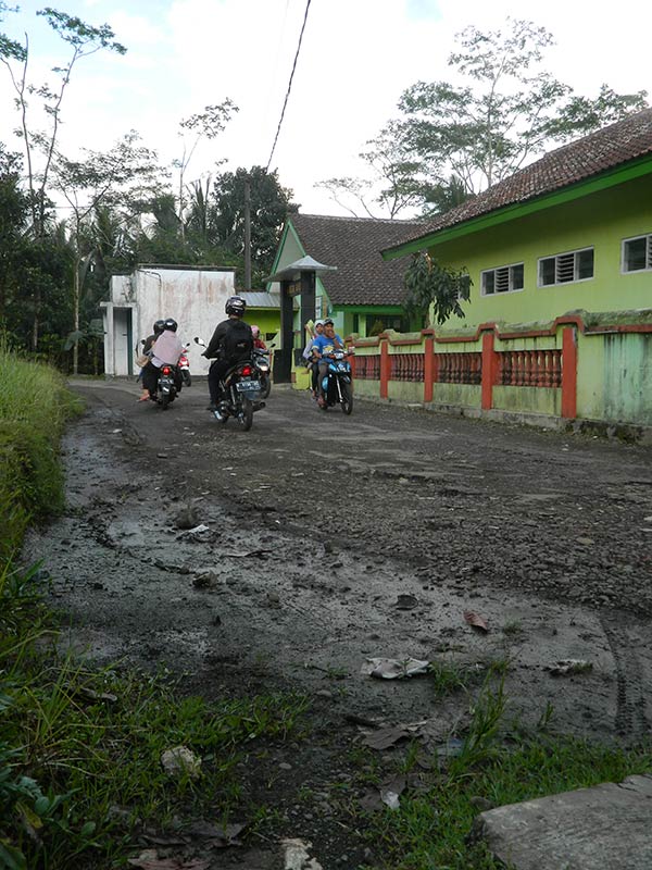 Rusak, Jalan Alternatif Kalijaran Purbalingga Mendesak Diperbaiki