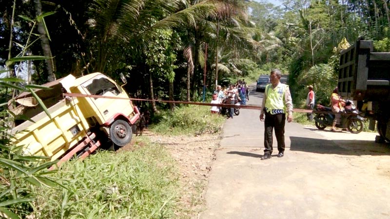 Tanjakan Panembangan-Sambirata Cilongok Rawan Kecelakaan