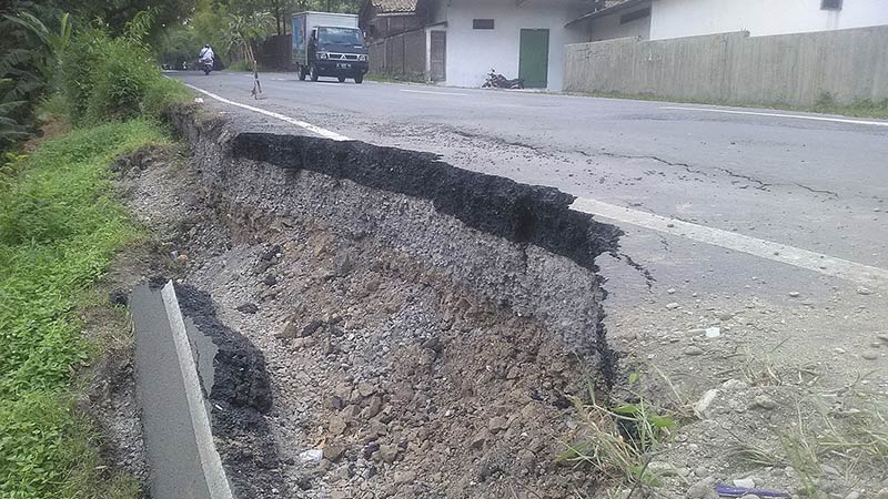 Jalan Longsor di Jalur Ajibarang-Wangon Belum Ditangani