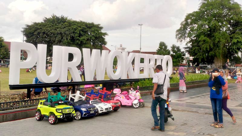 Nikmati Internet Gratis di Alun-alun Purwokerto