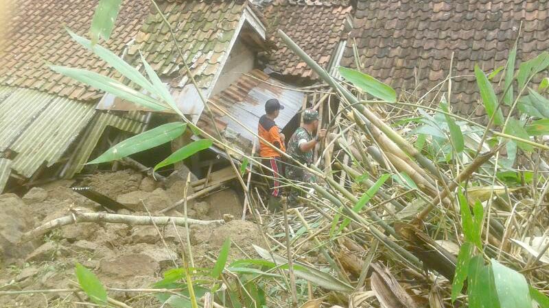 Longsor Susulan Rusak Rumah di Cimanggu , 3 KK Mengungsi