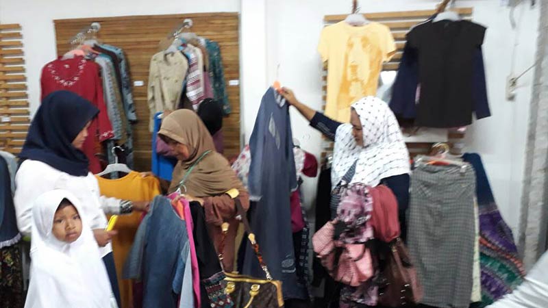 BMC Selenggarakan Bazar Pakaian