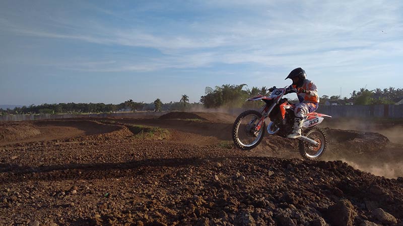 Peserta Kejurnas Motocross di Purbalingga Uji Coba Sirkuit