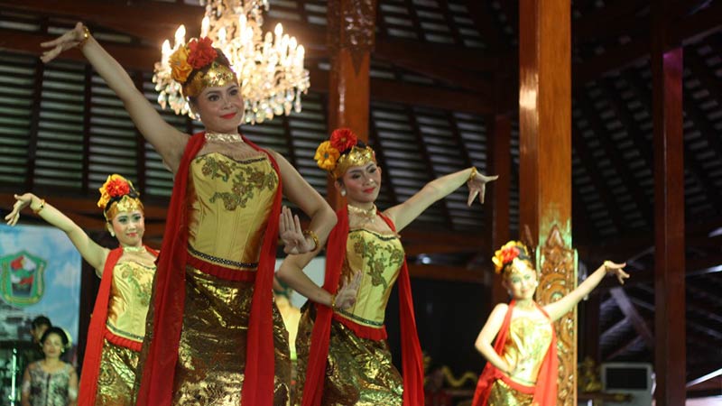 Tarian Banjarnegara Guncang TMII