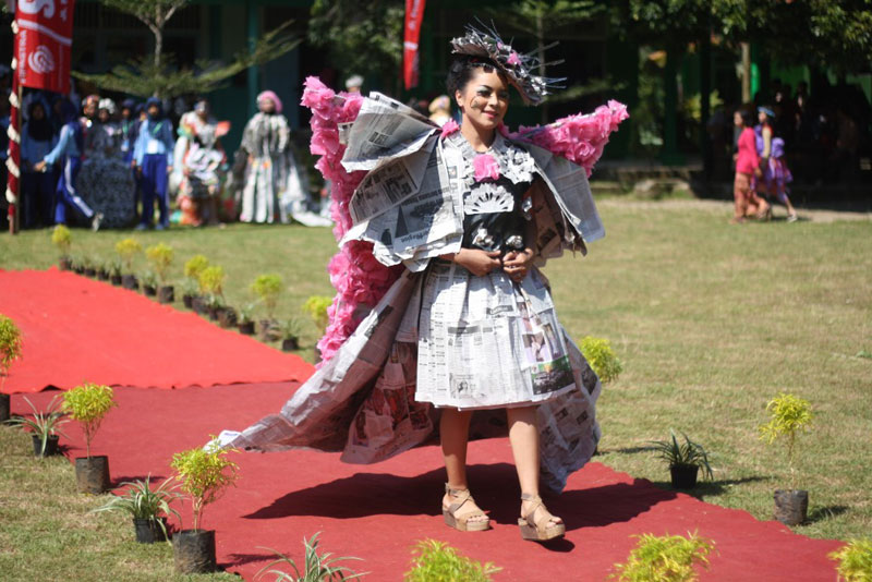 Gaun Cantik dari Barang Bekas Karya Pelajar Banjarnegara