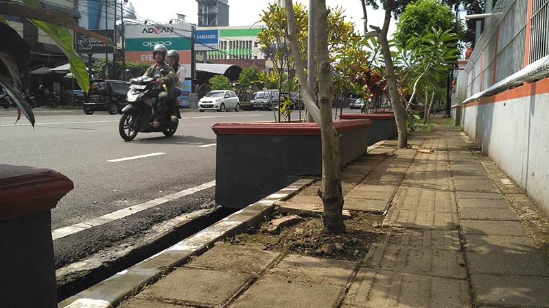 Jalur Disabilitas di Purwokerto Terlalu Sempit