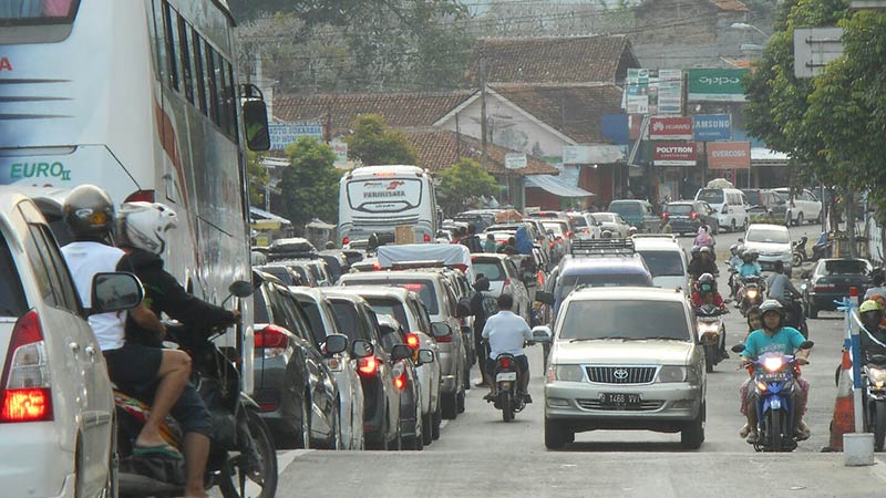 Jalur Ajibarang-Pekuncen Macet, Penumpang Terlantar