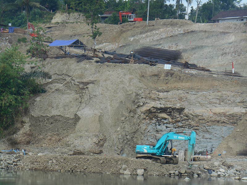 Pembangunan Jembatan Tegalpingen-Pepedan Tak Sesuai Target