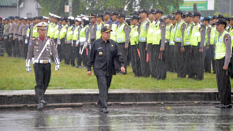 Gelar Pasukan Hari Raya, 187.012 Personel Basah Kuyup di ALun-alun Cilacap
