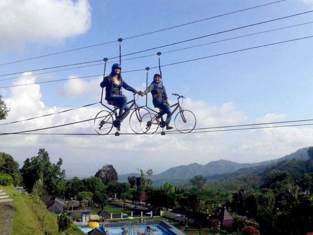 Sepeda Gantung Wahana Baru Lokawisata Baturraden