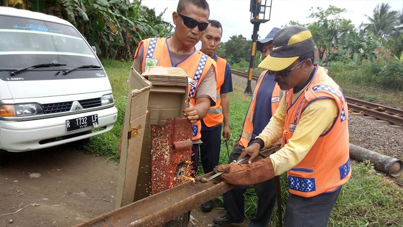 Enam Perlintasan KA Liar di Banyumas Ditutup