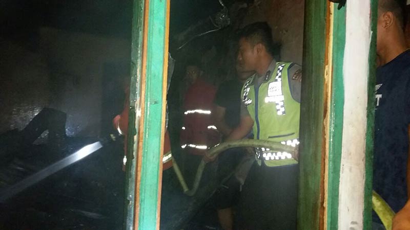 Lupa Matikan Tungku, Lima Rumah di Rajawana Terbakar