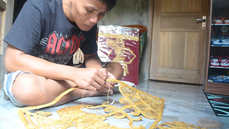 Badrianto dan Ikhsanudin, Perajin Wayang Suket dari Kecamatan Rembang