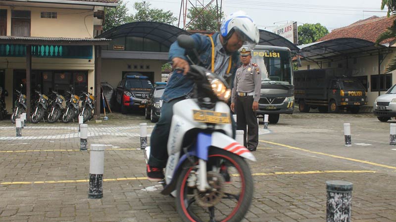 Pemohon Membludak, Polres Kehabisan Stok Blangko SIM