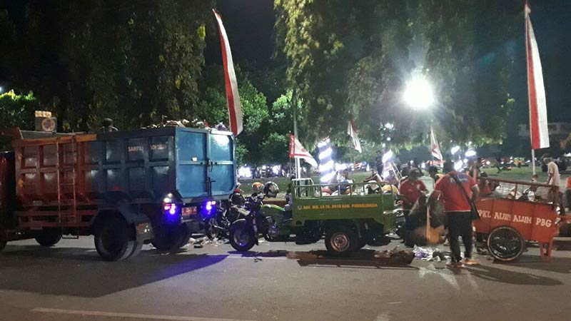 Dua Jam, Angkut 2 Truk Sampah Pasca Karnaval