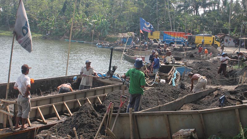 Tambang Pasir Bantu Kurangi Volume Sedimentasi Waduk Mrica