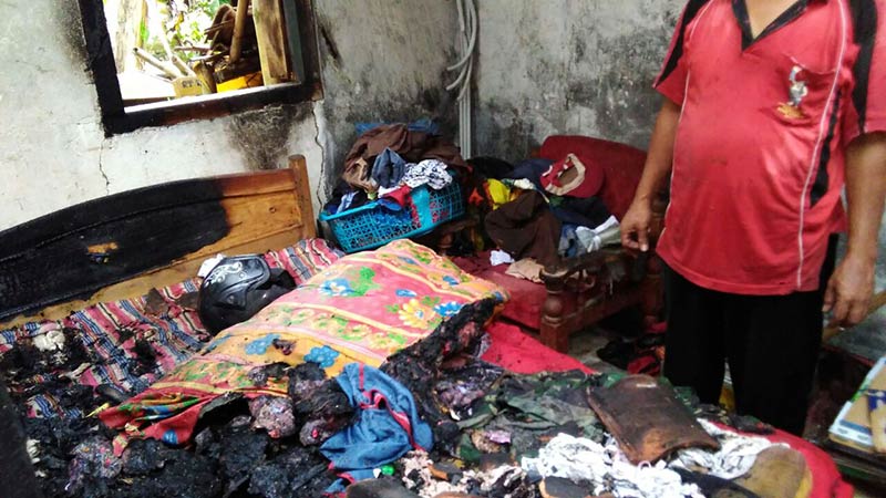 Diduga Korsleting, Rumah Terbakar