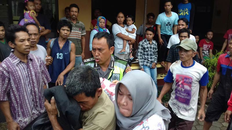 Bapak dan Anak Nyaris Dimassa