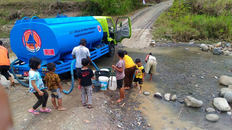Hujan, Droping Air Masih Terus Dilakukan