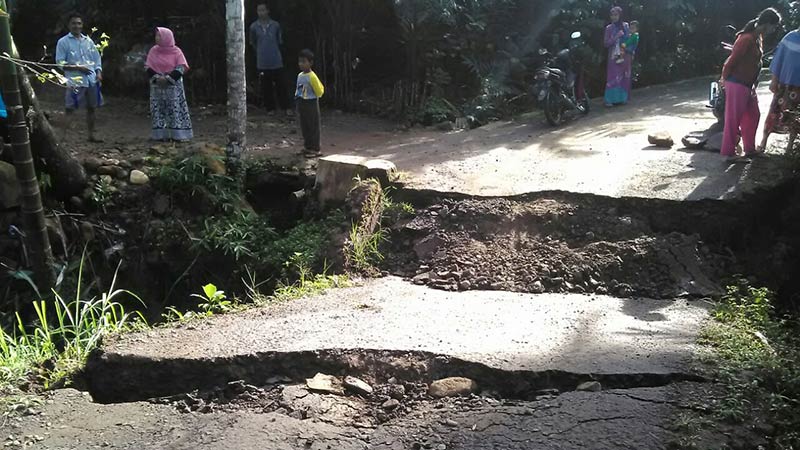Hujan, Jalan Kaliurip Banjarnegara Longsor