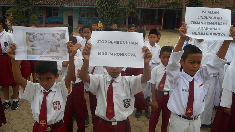 Ratusan Siswa SD Gelar Aksi Peduli Rohingya