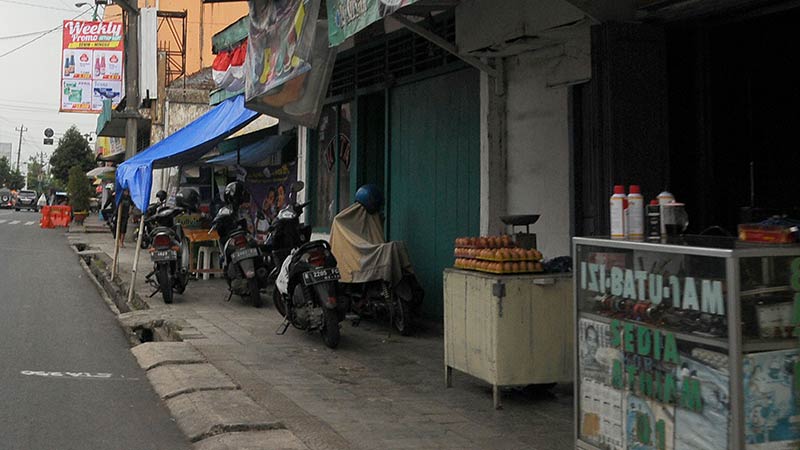 Trotoar Baru di Jalan SuprpaptoPurwokert Tak Bisa untuk Parkir