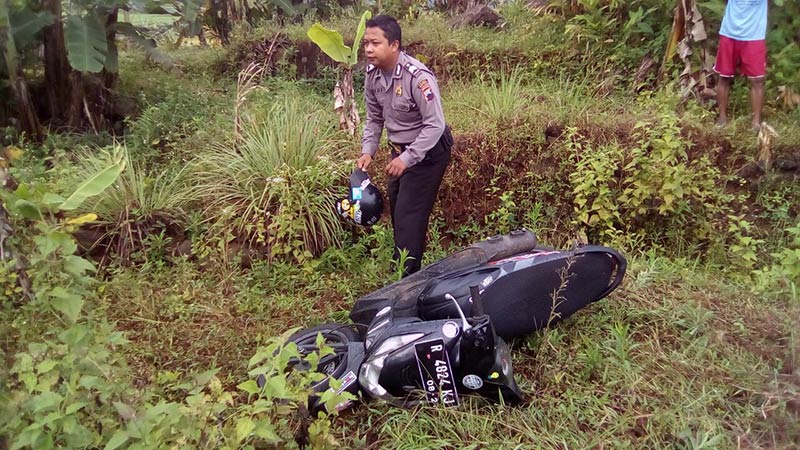 Warga Temukan  Motor Tak Bertuan Tergeletak di Dekat Rel KA Pekuncen