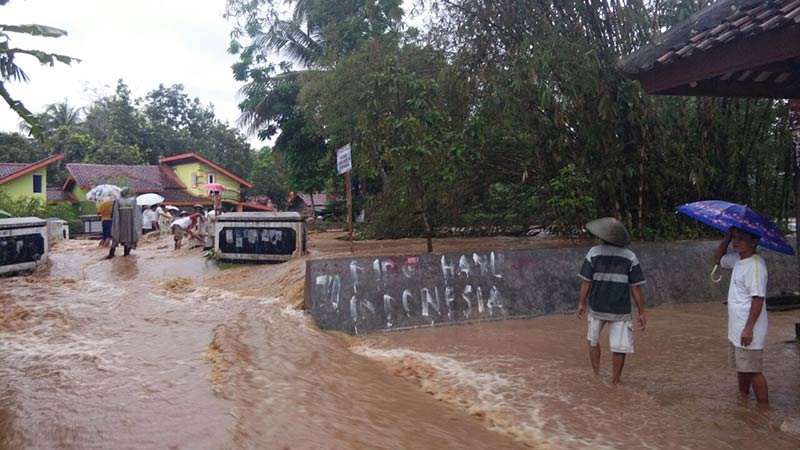 Tanggul Jebol, Desa Karanggedang Banjir