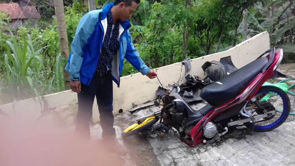 Disasak Jazz, Dua Orang Tewas di Ruas Jalan Wangon - Lumbir