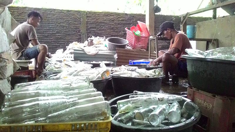 Pasca Penyegelan, Gudang Rongsok di Sumpiuh Kembali Beroperasi