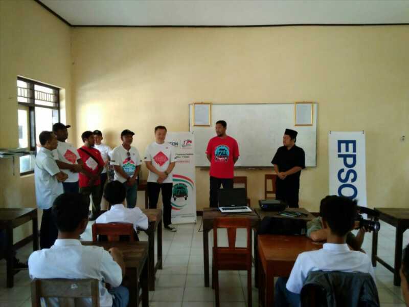 Epson Bantu Laskar Pelangi Kebumen