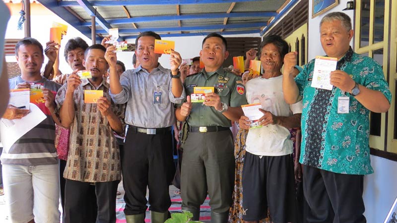 Puluhan Ribu Petani Banjarnegara Terima Kartu Tani