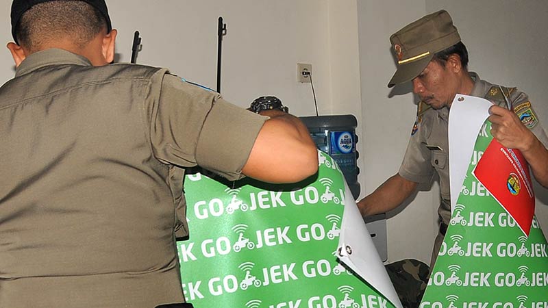 Kantor Gojek Digeruduk Taksi Konvensional Banyumas