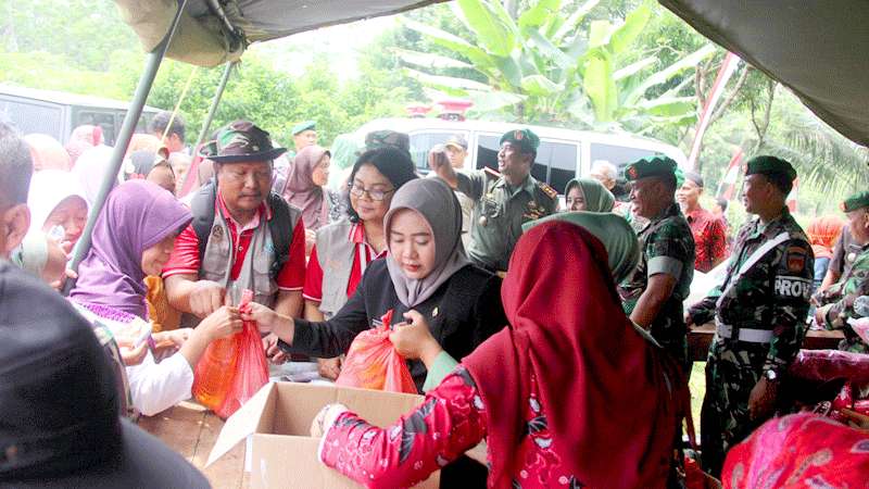 Pasar Murah Meriahkan Penutupan TMMD