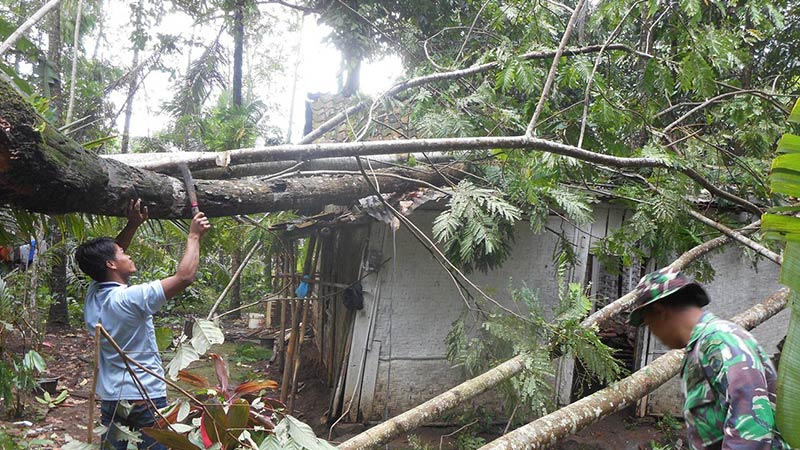 Puluhan Rumah di Banyumas Rusak Berat Dihantam Badai