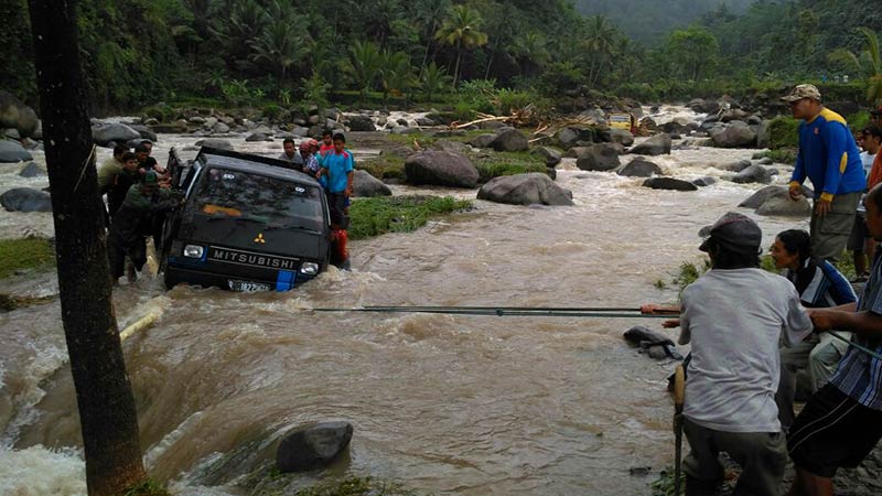 Terjebak di Tengah Logawa