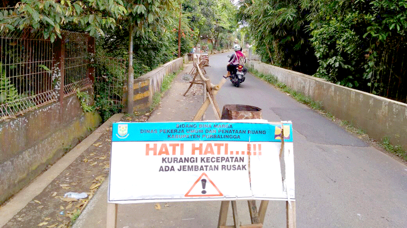 Tunggu Satu Tahun Lagi Jembatan Sungai Pelus Diperbaiki