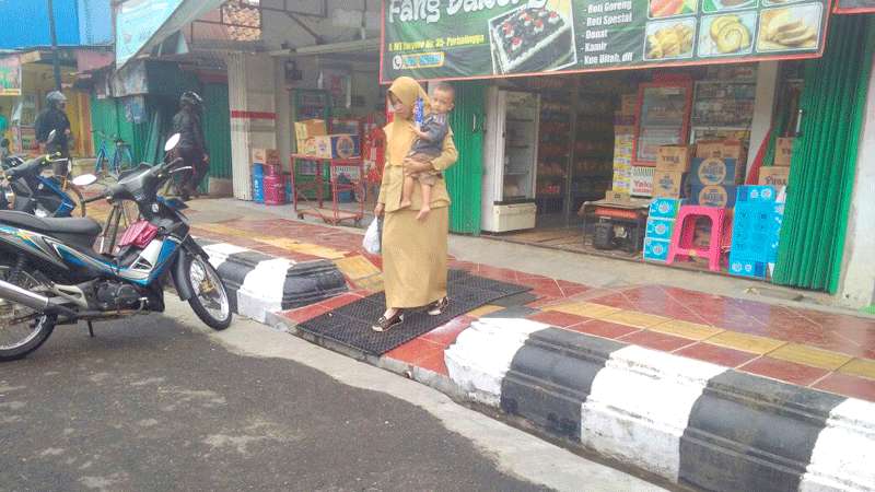 Keramik Licin, Pejalan Kaki Terpeleset