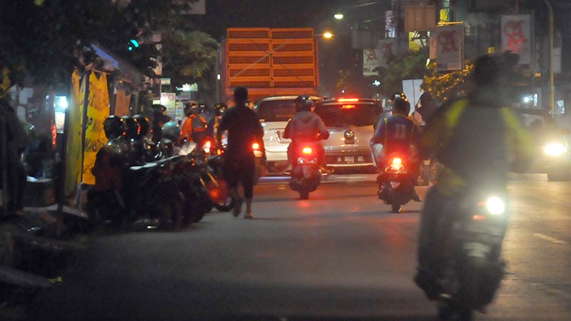 Parkir di Jalan HR Bunyamin Purwokerto Semrawut